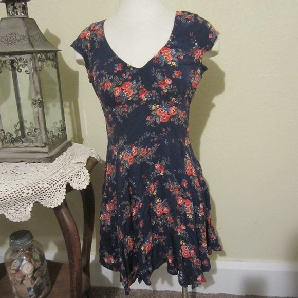 Abercrombie & Fitch Dresses & Skirts - Abercrombie & Fitch M Navy Floral sundress